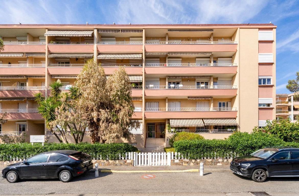 Apartment Joli T2 Tres Proche De La De Frejus