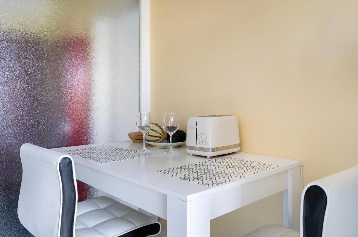 Apartment Joli T2 Tres Proche De La De