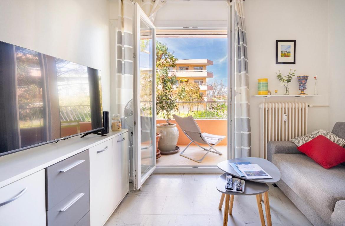 Apartment Joli T2 Tres Proche De La De