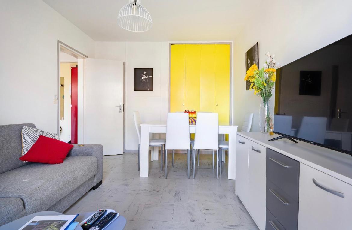 Apartment Joli T2 Tres Proche De La De *